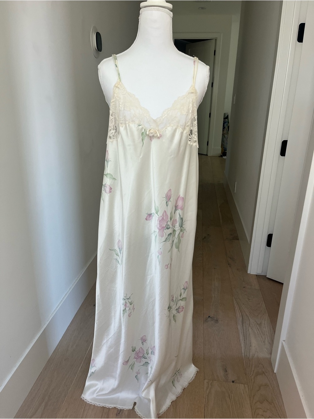 Dior Cream Nightgown with Pink Floral Lace Trim - Picture 2 of 5